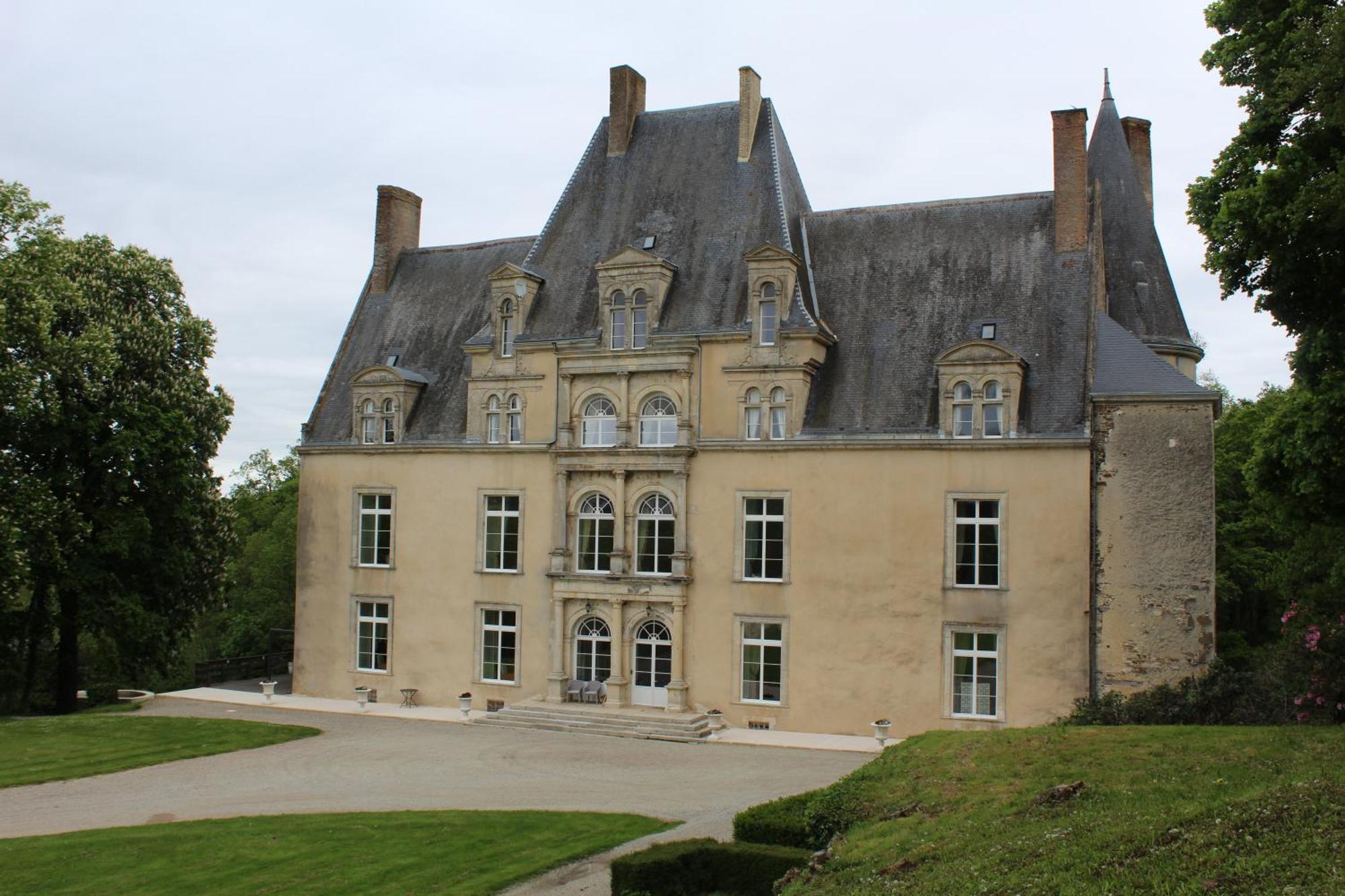Chateau de la Lucazière Mont-Saint-Jean  Extérieur photo